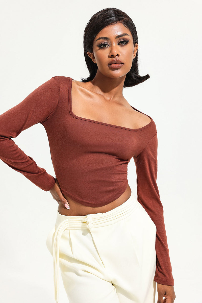 Well Tailored Top with a Graceful Silhouette