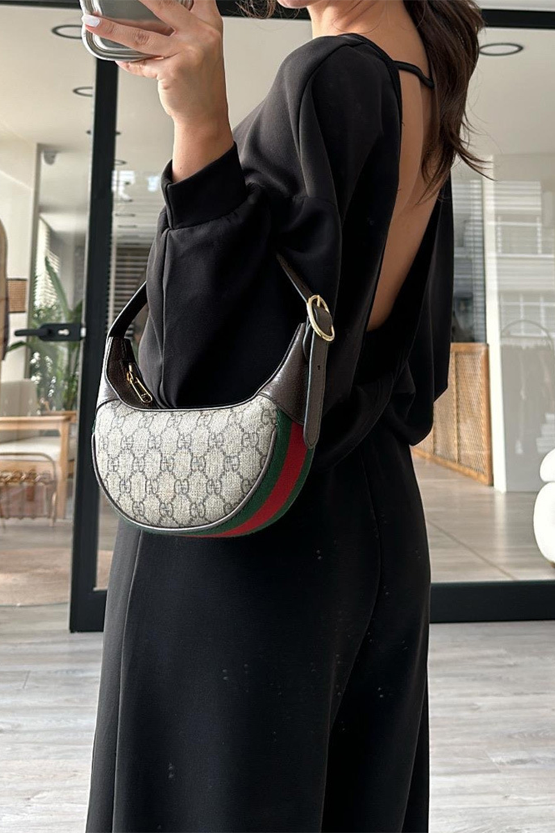 Effortlessly Elegant Garment with a Timeless Design