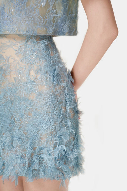 Well Tailored Top with a Graceful Silhouette