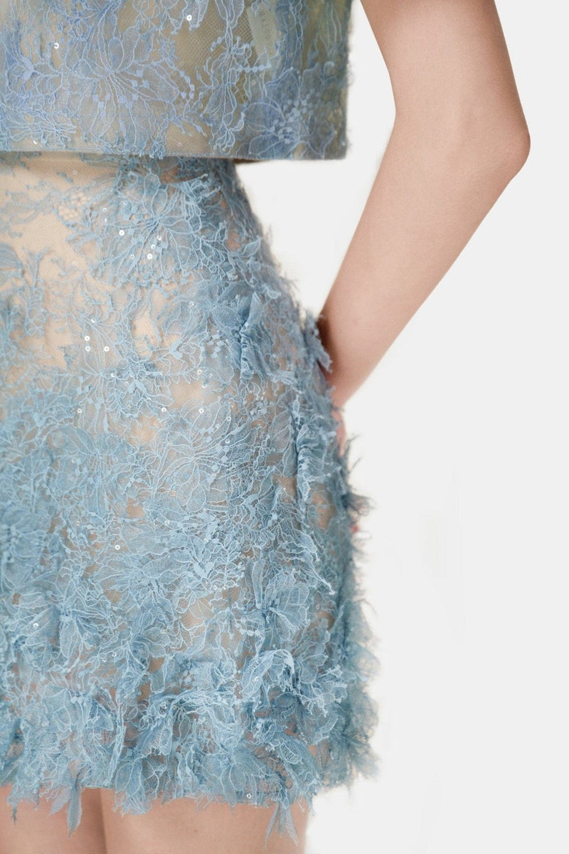 Well Tailored Top with a Graceful Silhouette