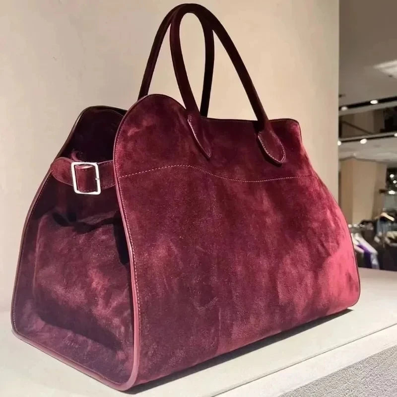 Polished Bag with an Effortless Classic Look
