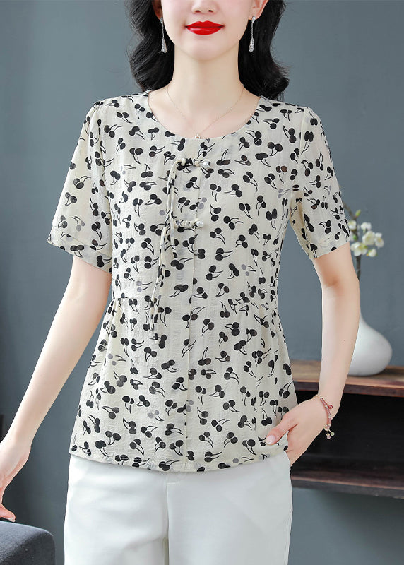 Beautifully Crafted Blouse in a Classic Style