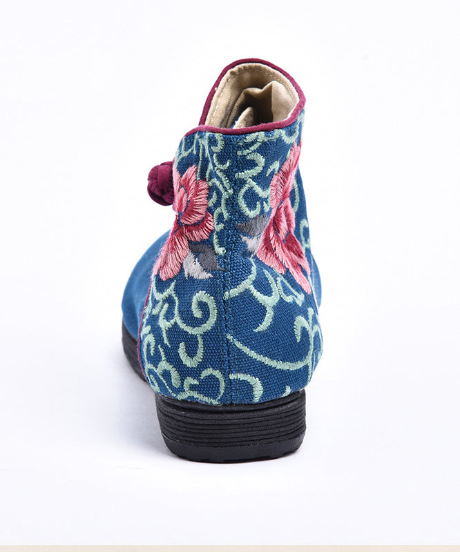 Well Tailored Boots with a Graceful Silhouette