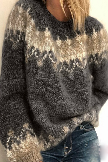 Effortlessly Elegant Sweater with a Timeless Design