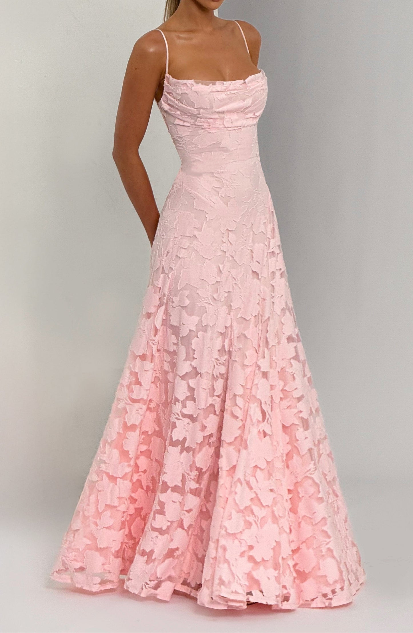 Well Tailored Dress with a Graceful Silhouette