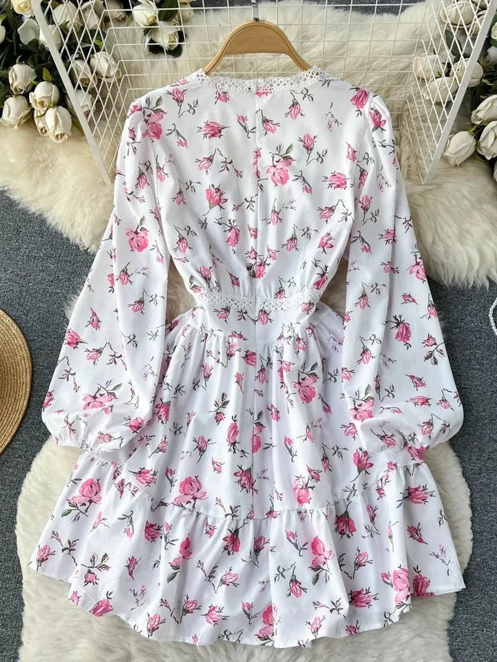 Classic Vintage Dress with a Flattering Fit