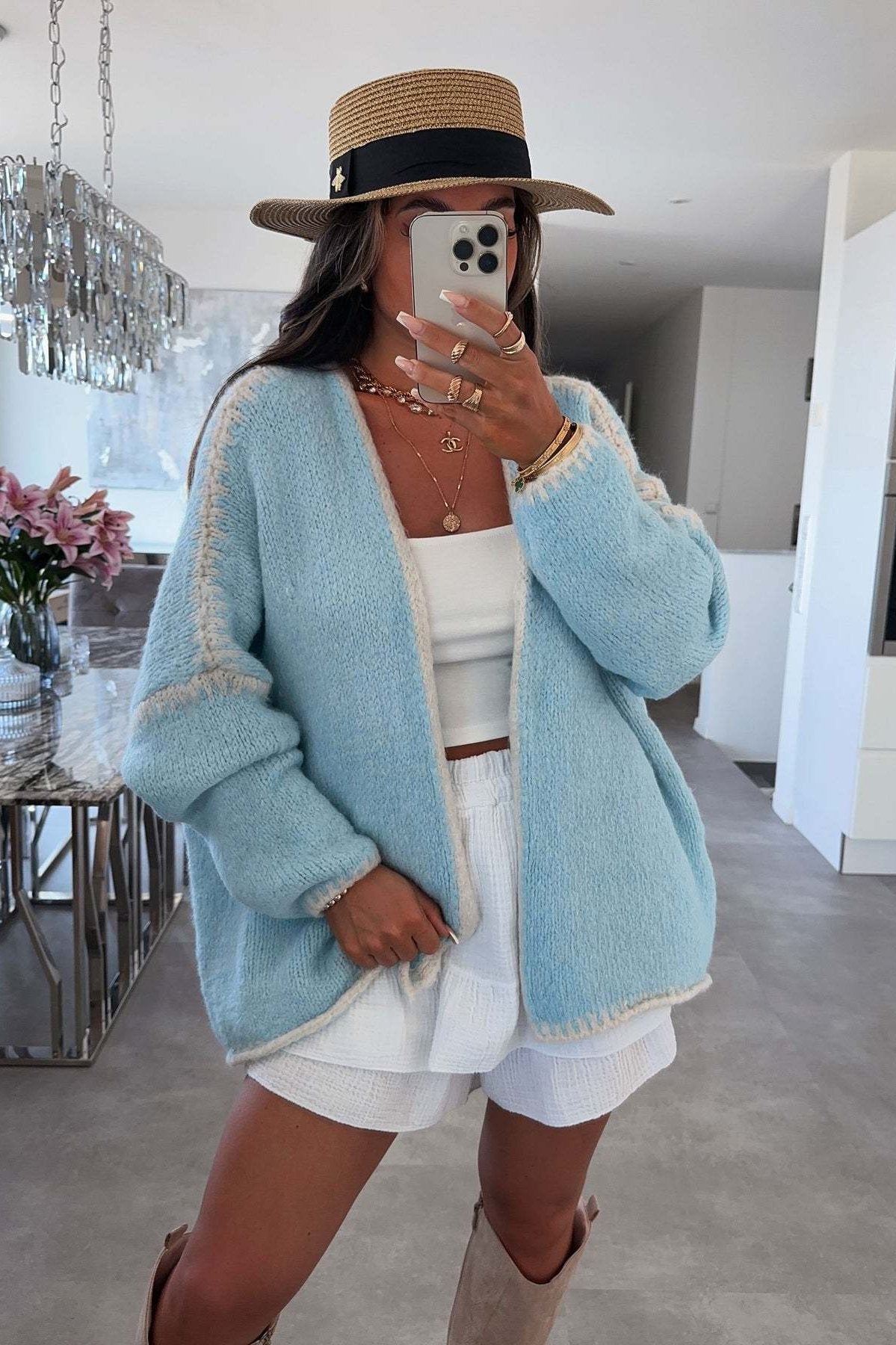 Well Tailored Cardigan with a Graceful Silhouette