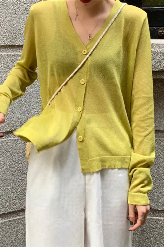 Well Tailored Cardigan with a Graceful Silhouette