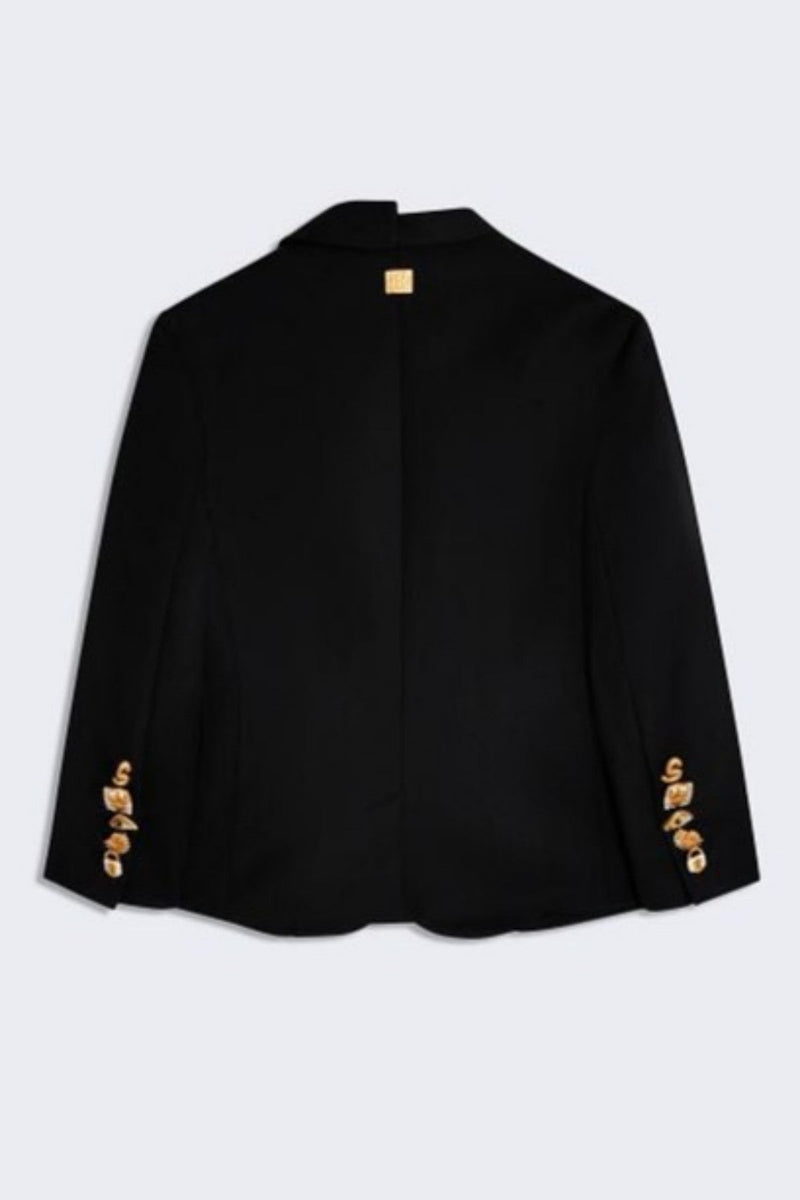 Well Tailored Garment with a Graceful Silhouette