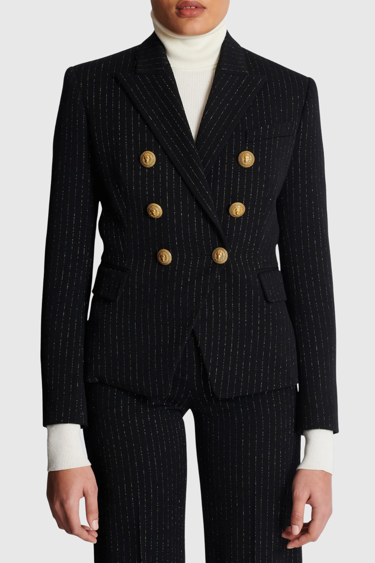 Well Tailored Pants with a Graceful Silhouette