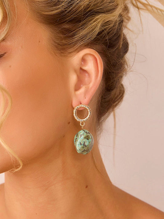 Gracefully Styled Garment for Any Occasion