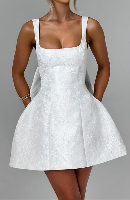 Sophisticated Dress with a Clean Classic Look