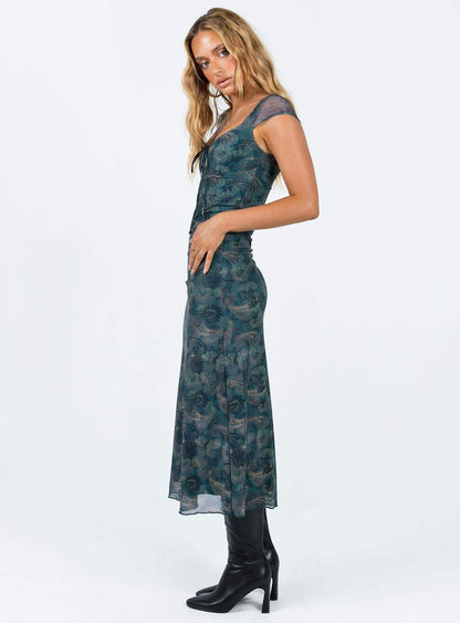 Beautifully Finished Dress in a Timeless Design