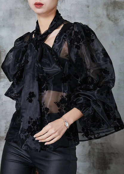 Well Tailored Blouse with a Graceful Silhouette
