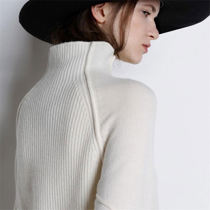 Effortlessly Elegant Sweater with a Timeless Design