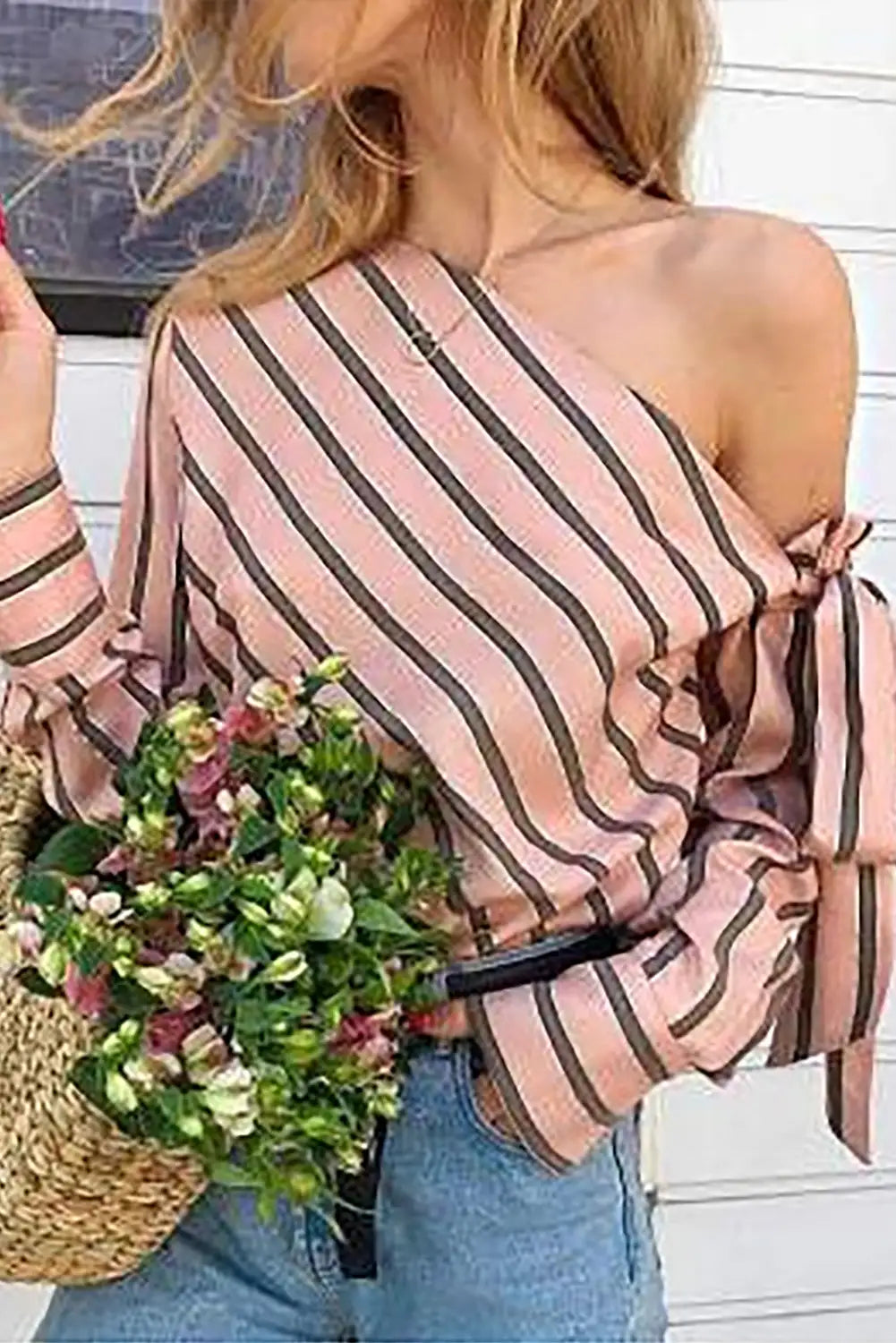 Effortlessly Elegant Blouse with a Timeless Design