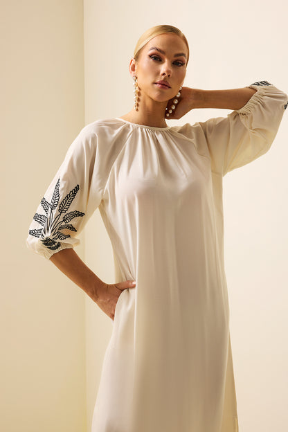 Beautifully Finished Dress in a Timeless Design