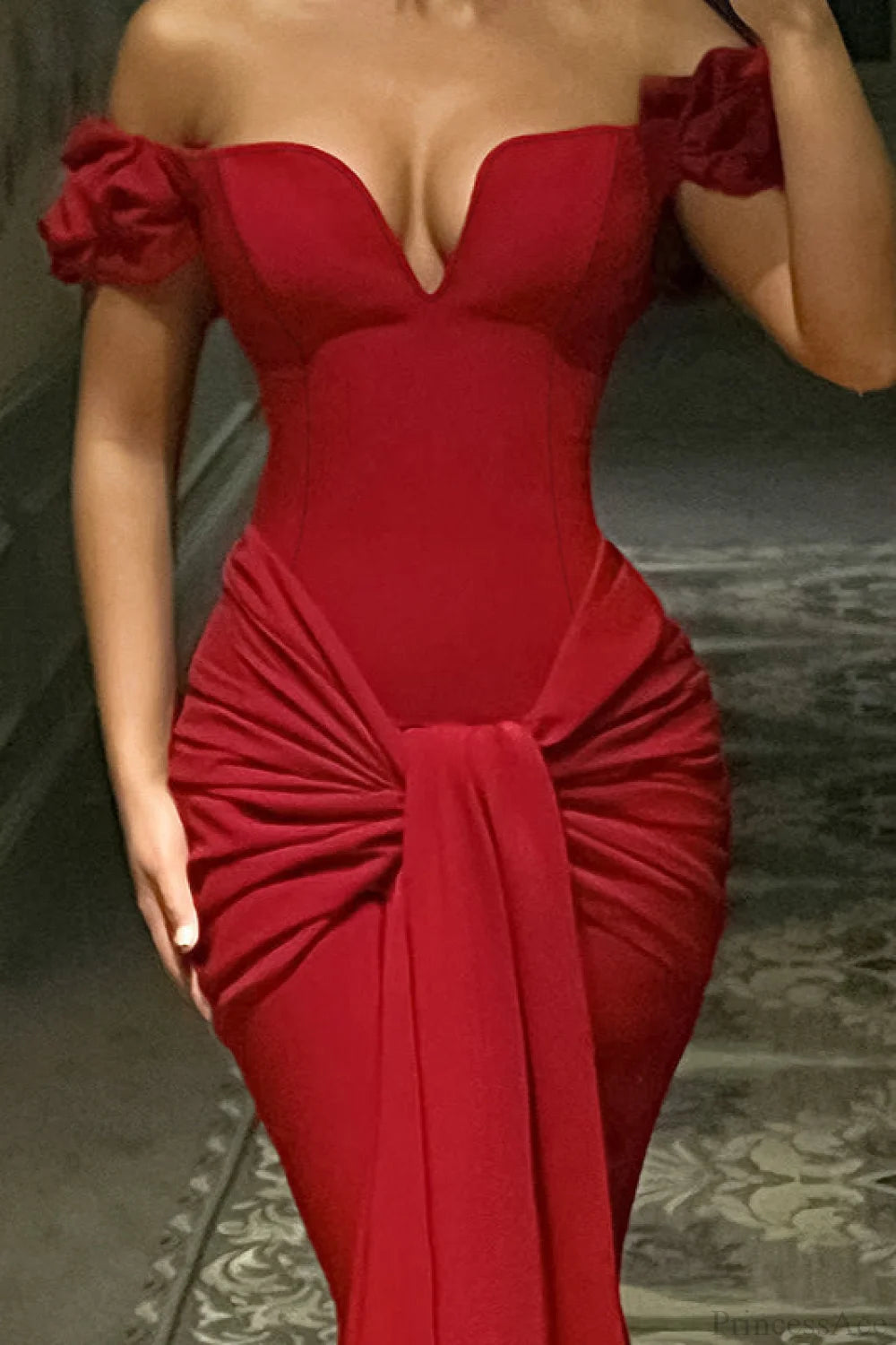 Gracefully Styled Dress for Any Occasion