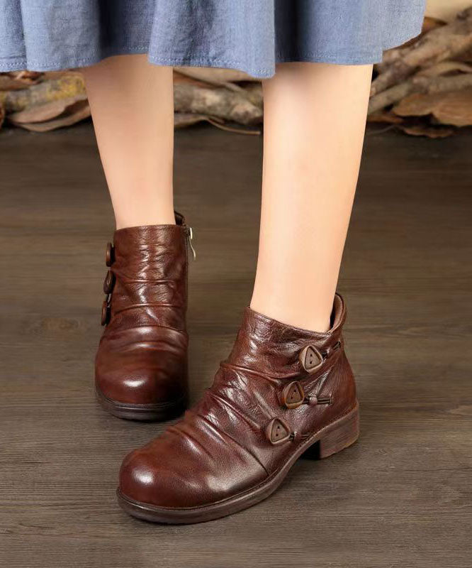 Effortlessly Elegant Boots with a Timeless Design