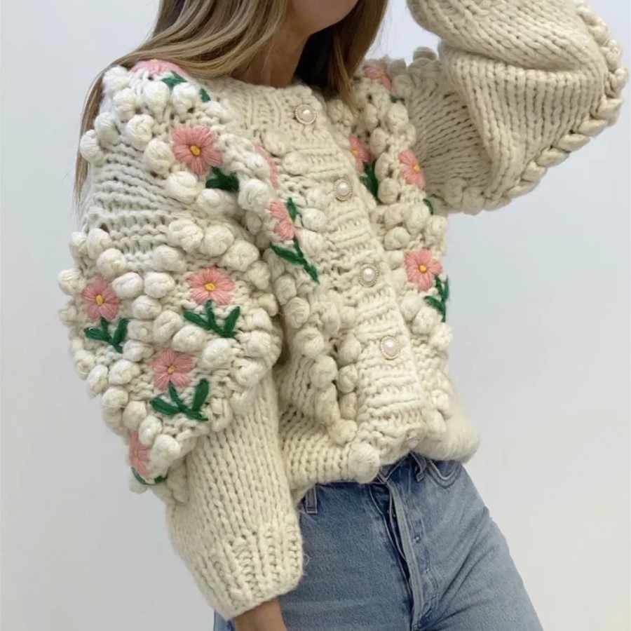 Effortlessly Elegant Cardigan with a Timeless Design