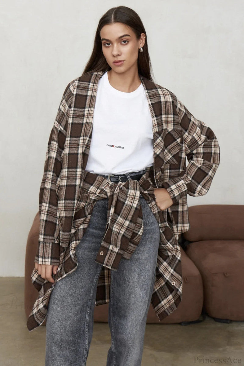 Sophisticated Blouse with a Clean Classic Look