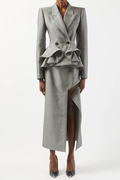 Effortlessly Elegant Garment with a Timeless Design