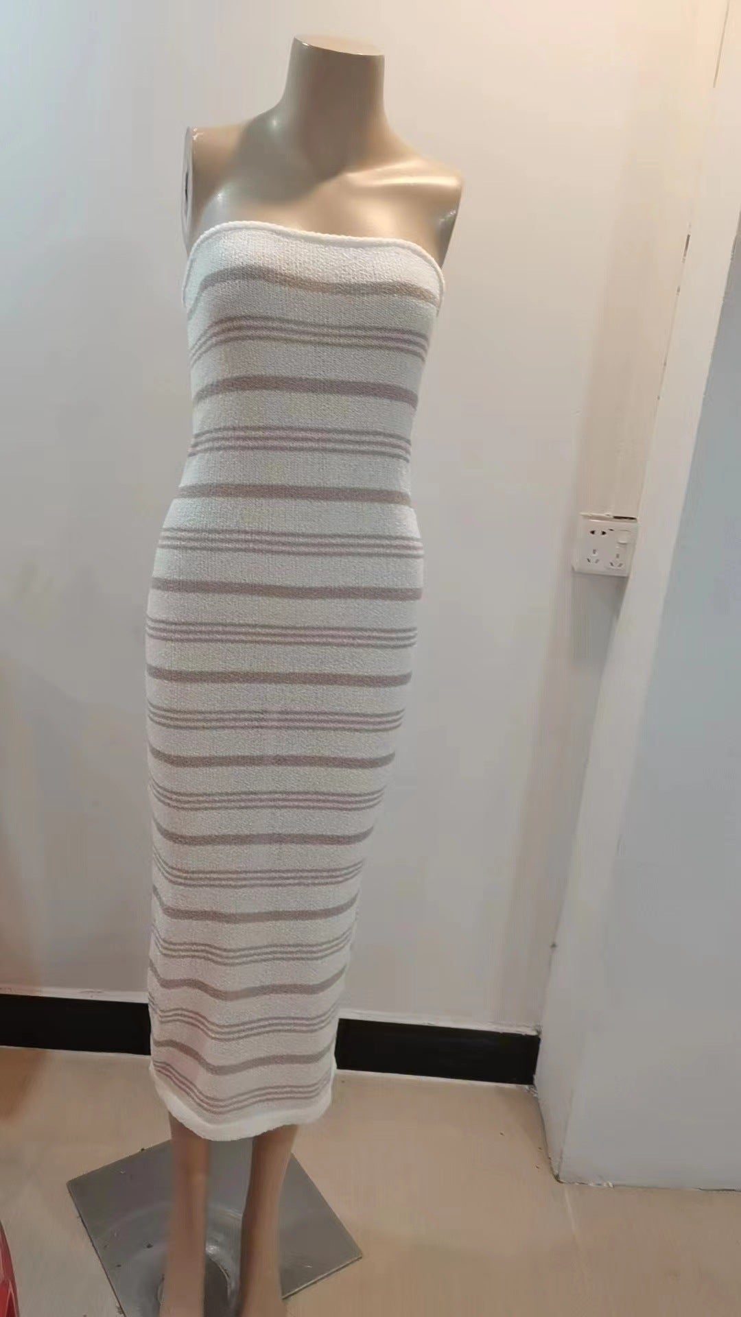 Sophisticated Dress with a Clean Classic Look
