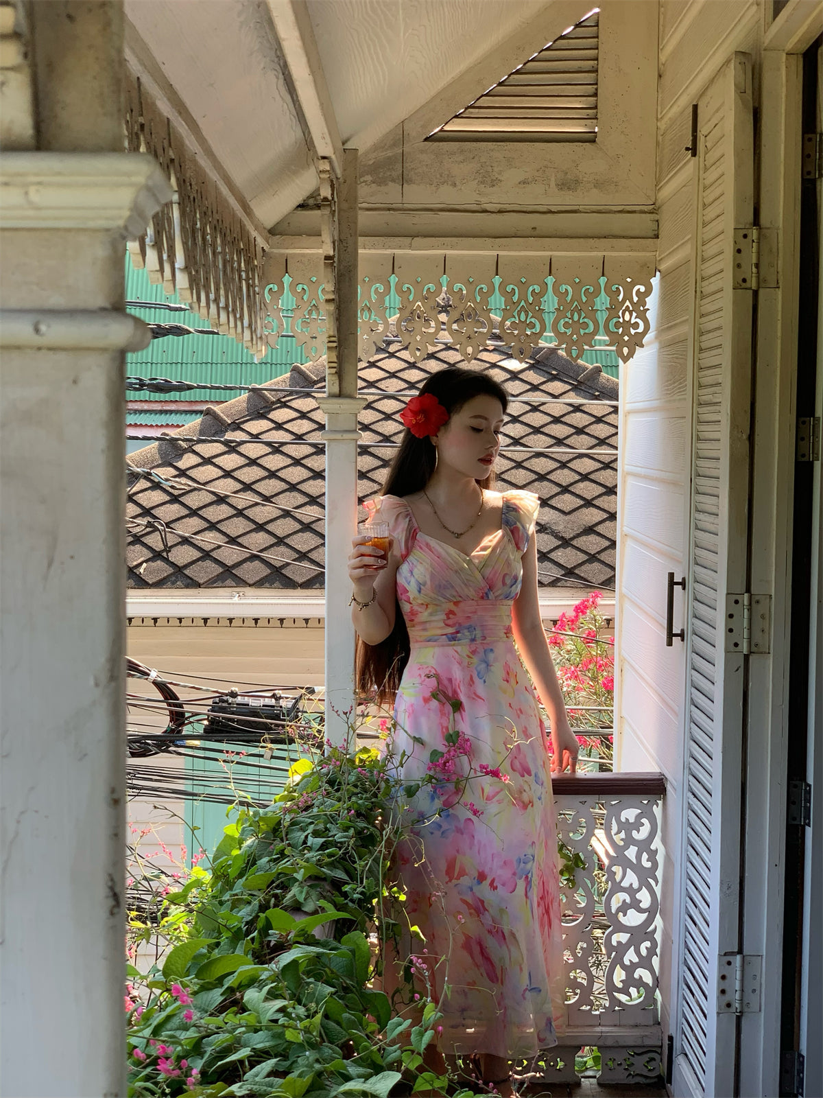 Well Tailored Dress with a Graceful Silhouette