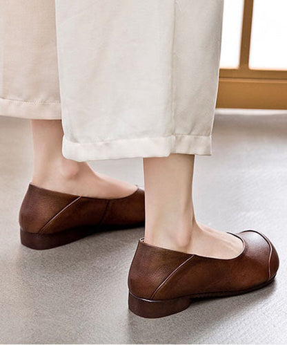 Effortlessly Elegant Shoes with a Timeless Design