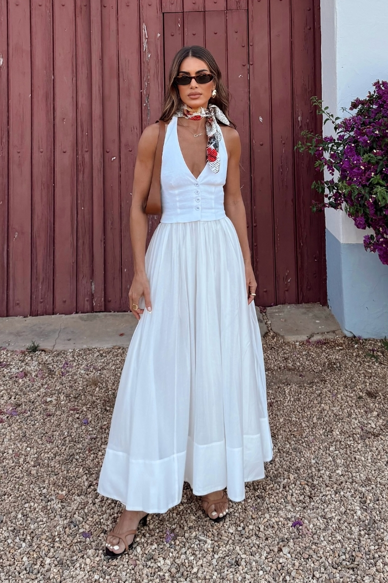 Well Tailored Dress with a Graceful Silhouette