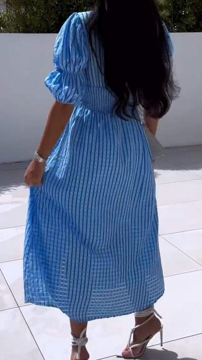Classic Vintage Dress with a Flattering Fit