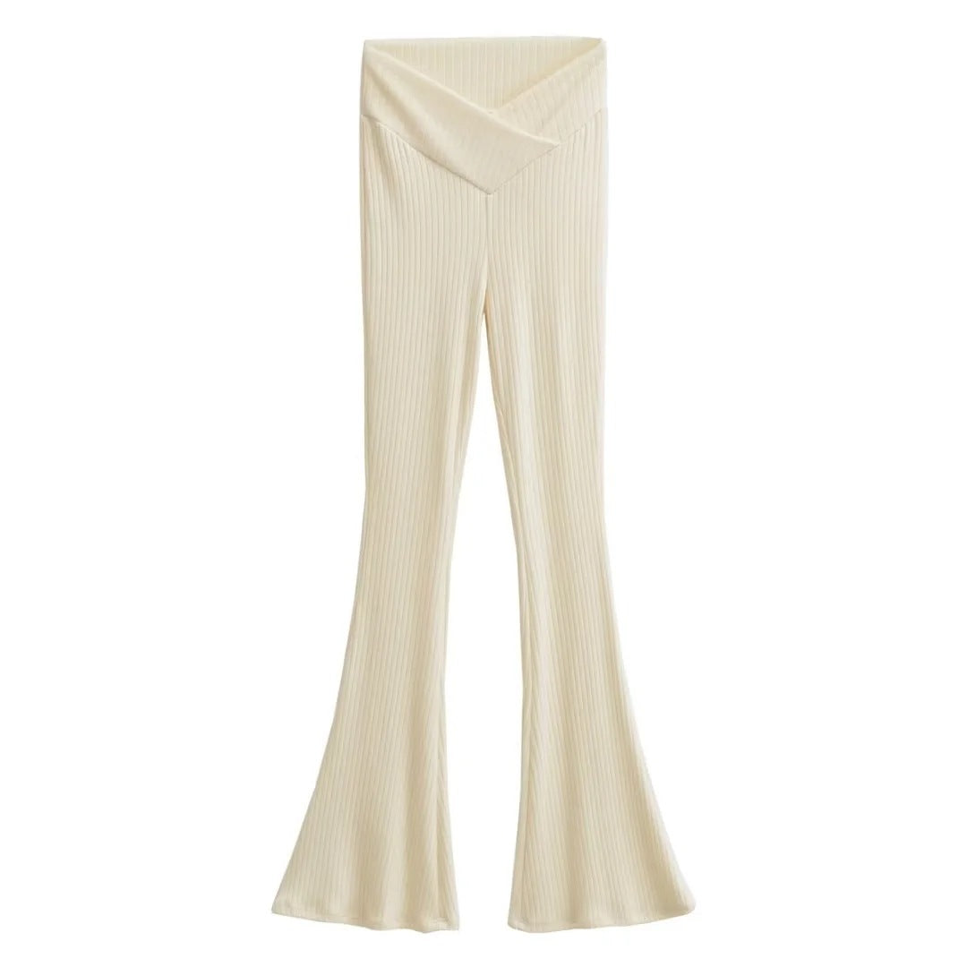 Effortlessly Elegant Pants with a Timeless Design
