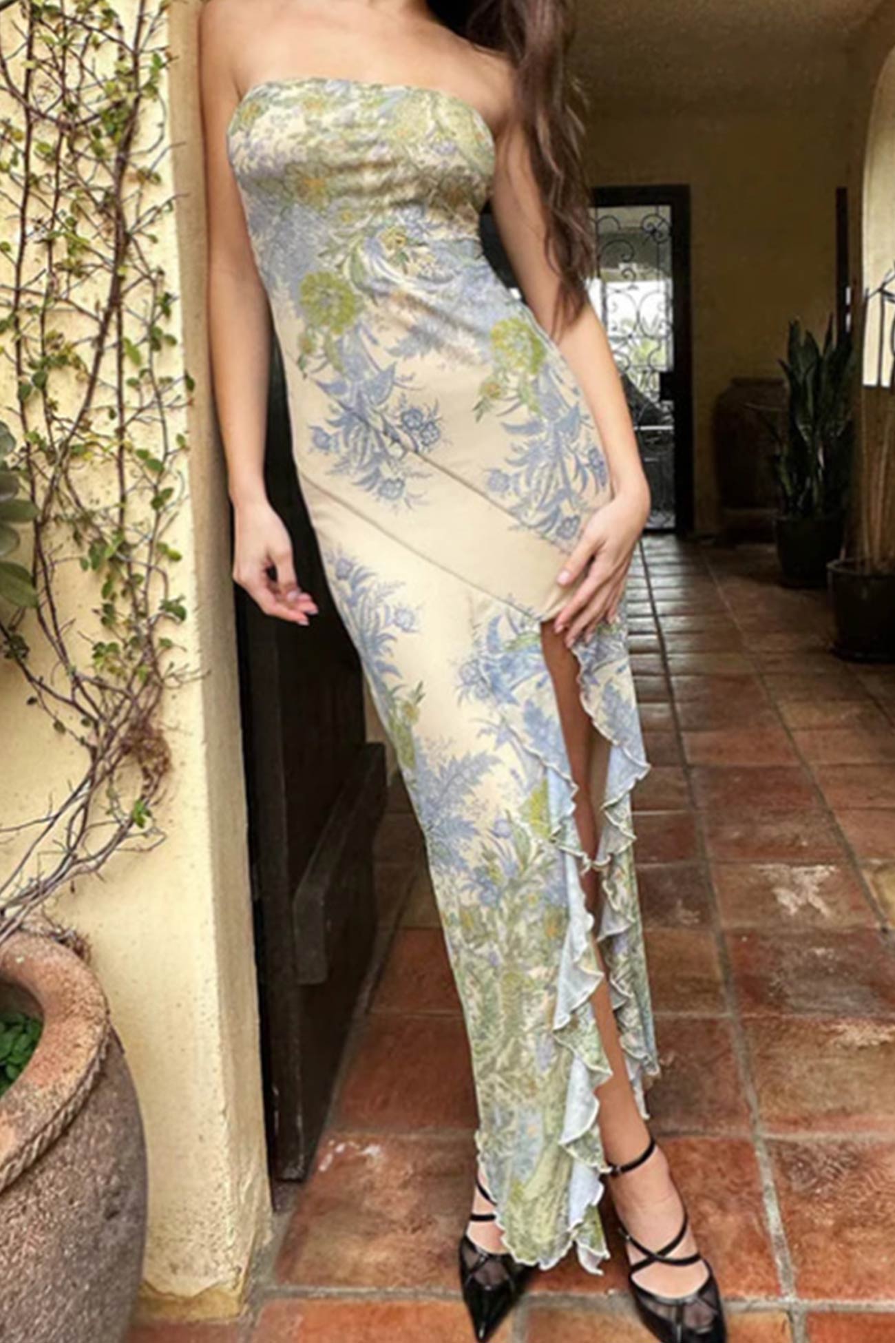 Gracefully Styled Dress for Any Occasion