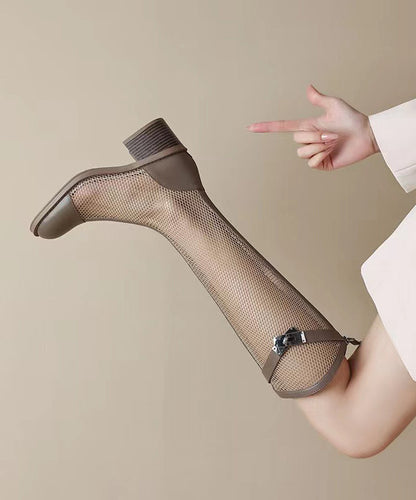 Effortlessly Elegant Boots with a Timeless Design