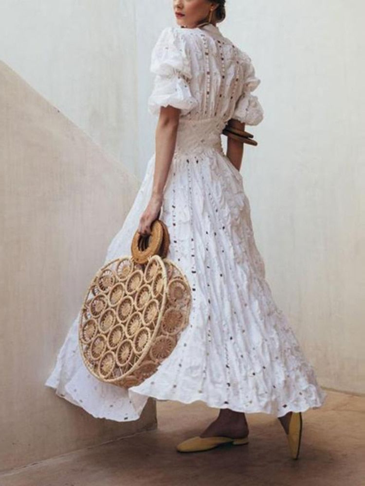 Effortlessly Elegant Dress with a Timeless Design