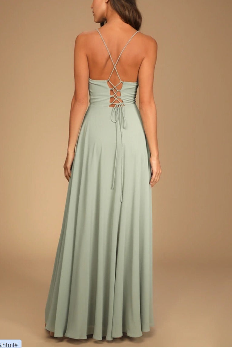 Beautifully Finished Dress in a Timeless Design