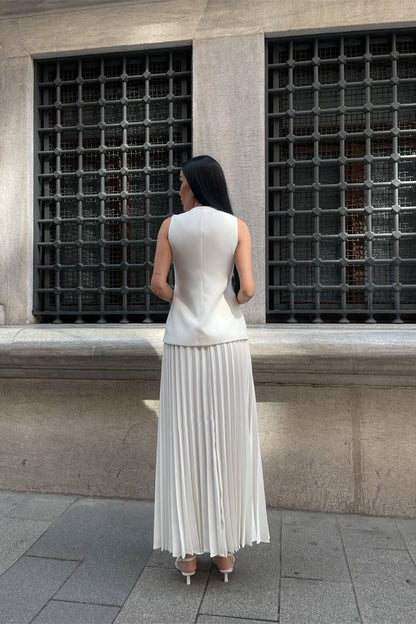 Beautifully Finished Garment in a Timeless Design