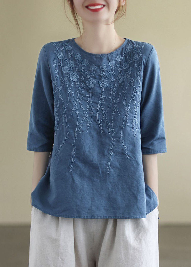 Sophisticated Blouse with a Clean Classic Look