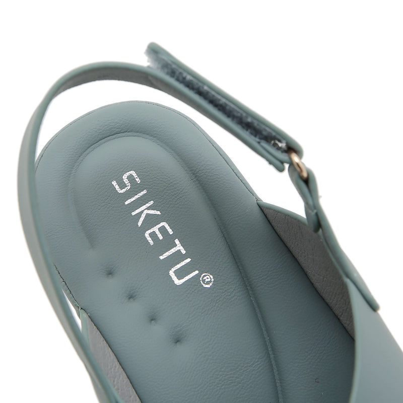 Effortlessly Elegant Garment with a Timeless Design