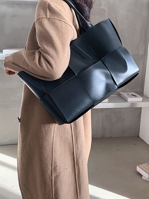Elegantly Styled Bag for Everyday Wear