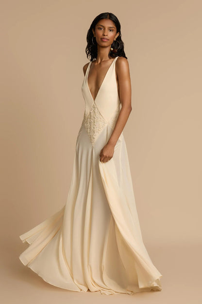 Effortlessly Elegant Dress with a Timeless Design