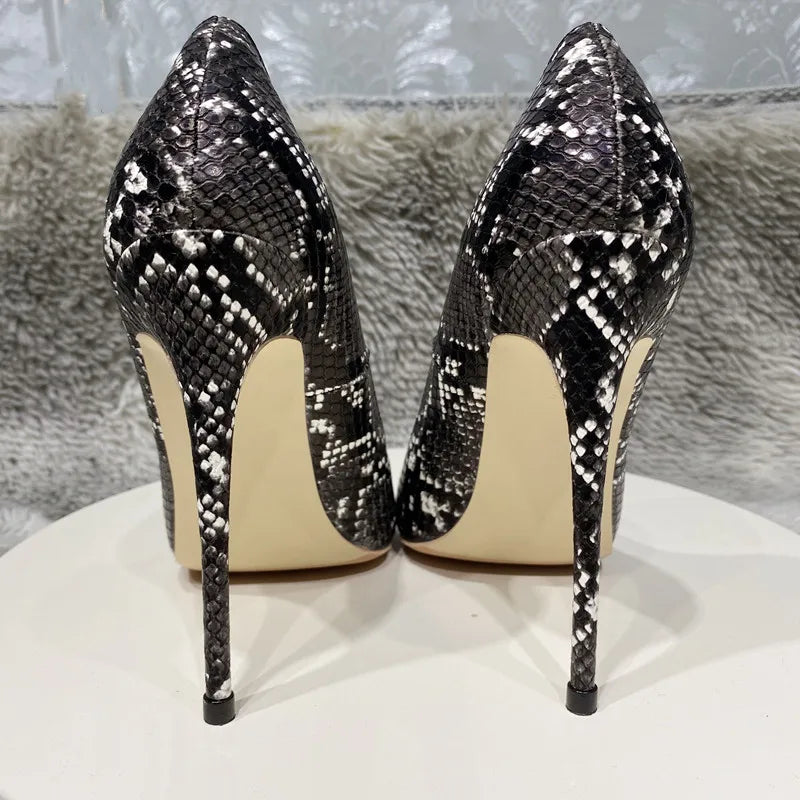 Classic Vintage Shoes with a Flattering Fit