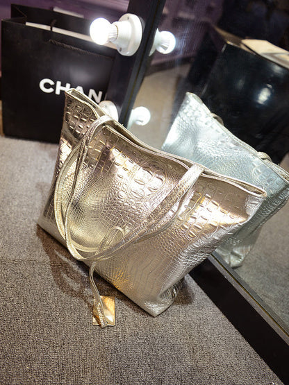 Polished Bag with an Effortless Classic Look