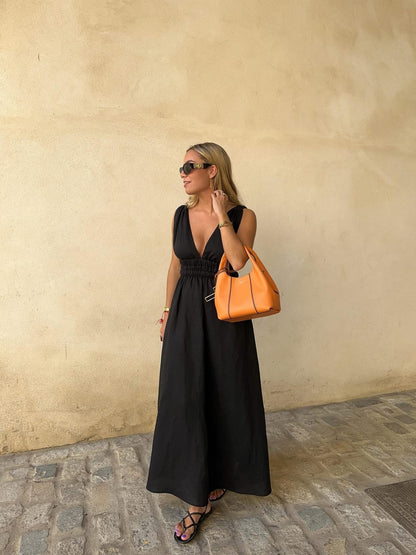 Effortlessly Elegant Dress with a Timeless Design