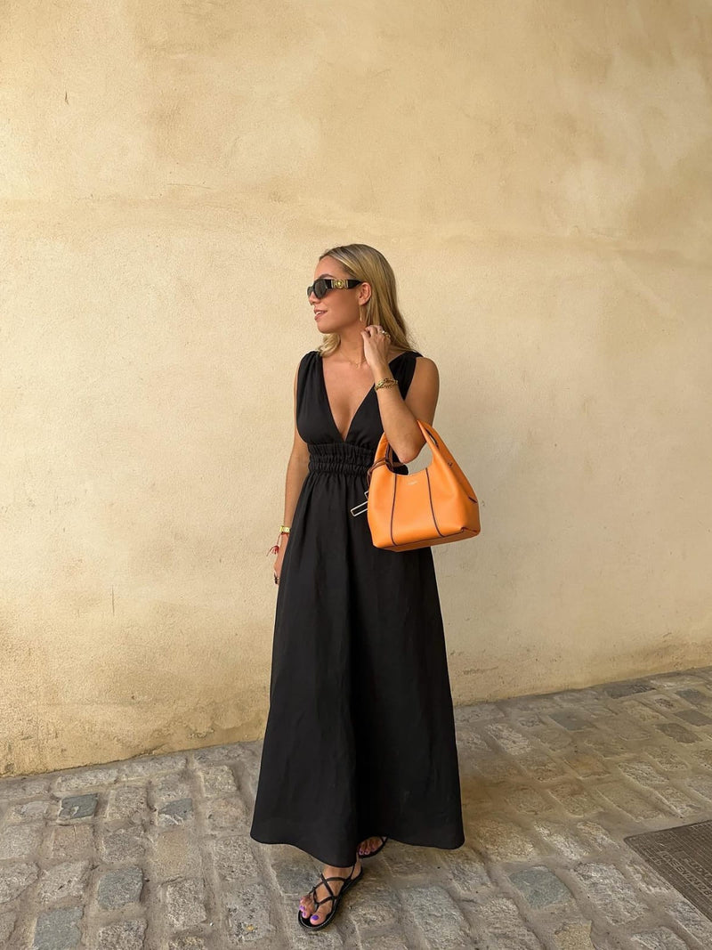 Effortlessly Elegant Dress with a Timeless Design