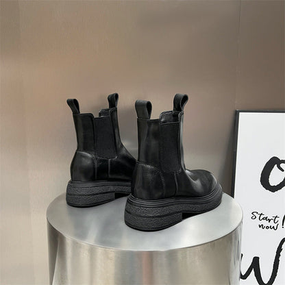 Polished Boots with an Effortless Classic Look