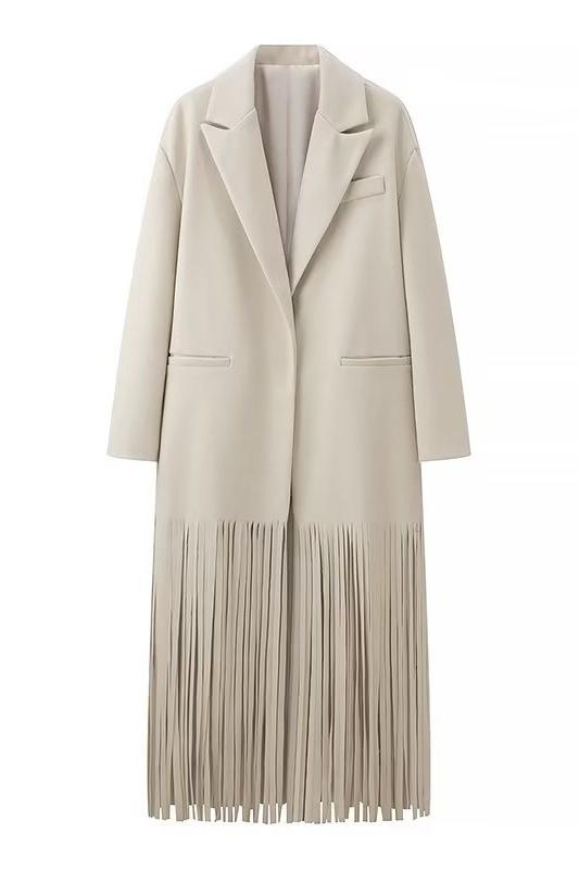 Well Tailored Coat with a Graceful Silhouette