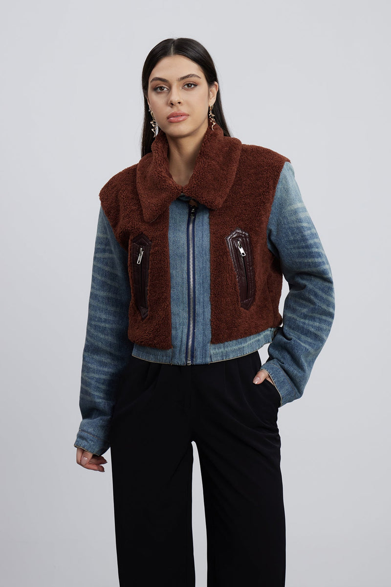 Effortlessly Elegant Jacket with a Timeless Design