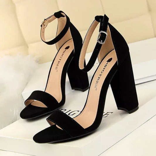 Classic Vintage Heels with a Flattering Fit