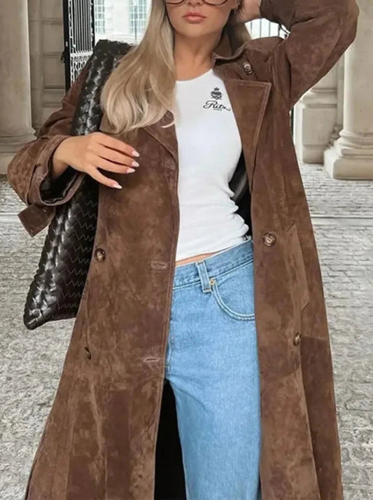 Well Tailored Coat with a Graceful Silhouette